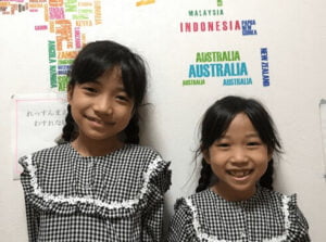 Two sisters smiling at the camera・カメラに向かって微笑む姉妹